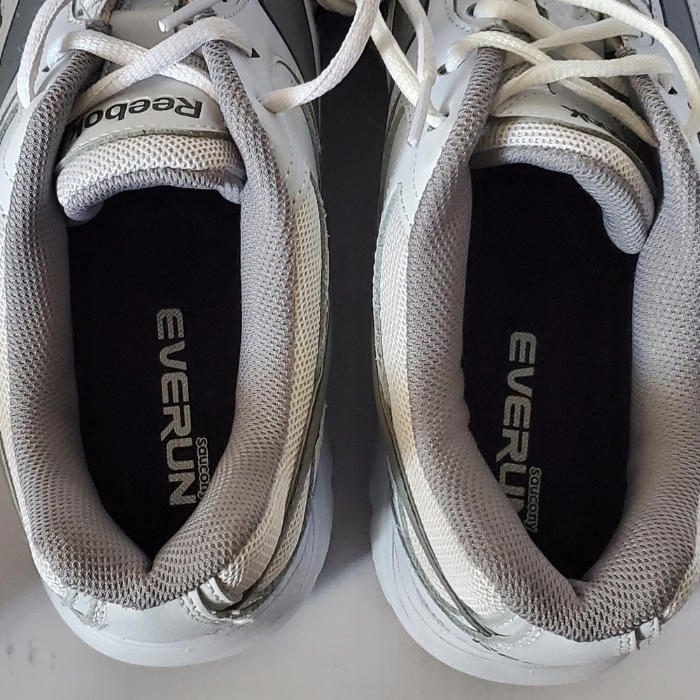 Reebok men's white w/grey stripe shoe 12 - Picture 4 of 13